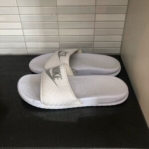 Nike women’s slides